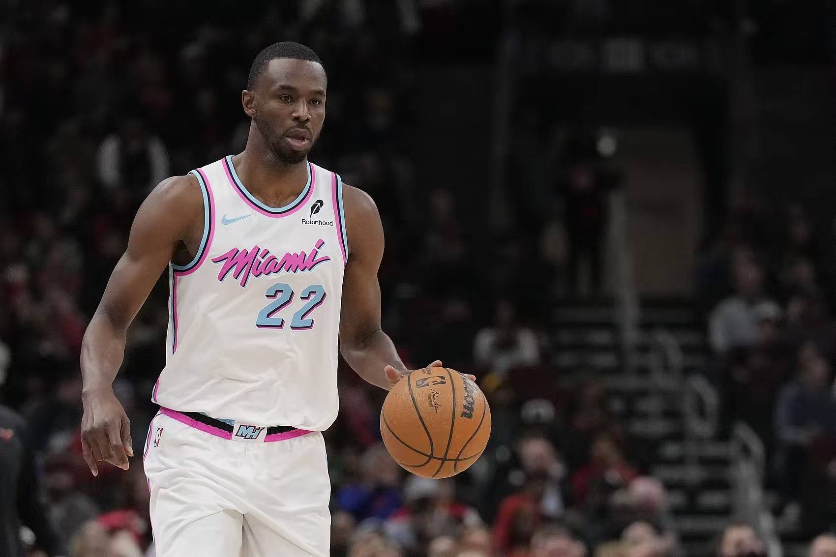 关于今晨迈阿密热火调整名单以备NBA季后赛，回应争议环节打磨，目标明确，纪律约束更严格的信息