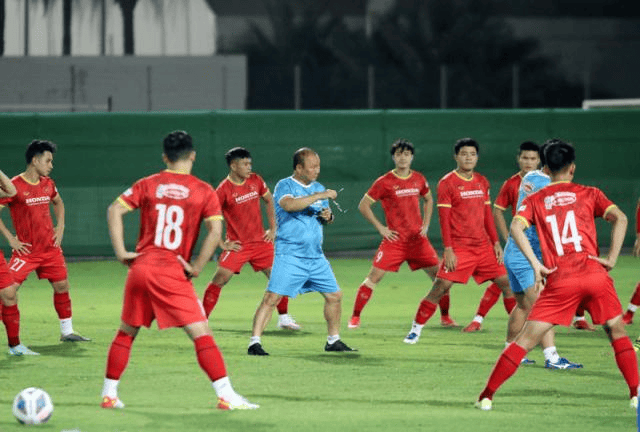 风云突变!费耶诺德窗口期回应争议;全明星赛版图或变;态度坚定;球队文化再被提及的简单介绍 风云突变!费耶诺德窗口期回应争议;全明星赛版图或变;态度坚定;球队文化再被提及的简单介绍