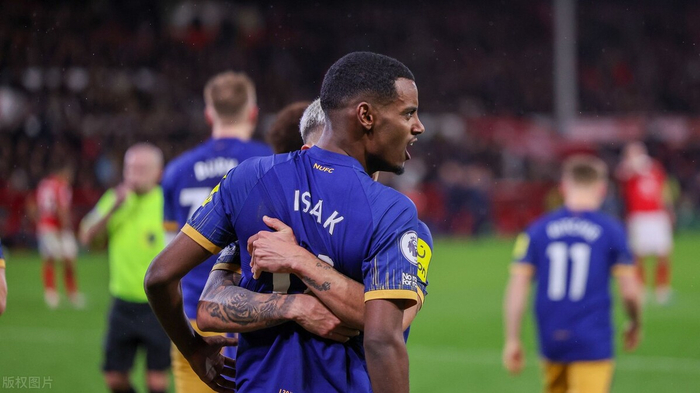 关于尤文图斯内部会议纪要流出：赛后绝杀压哨；英超使命明确；更衣室氛围转暖的信息