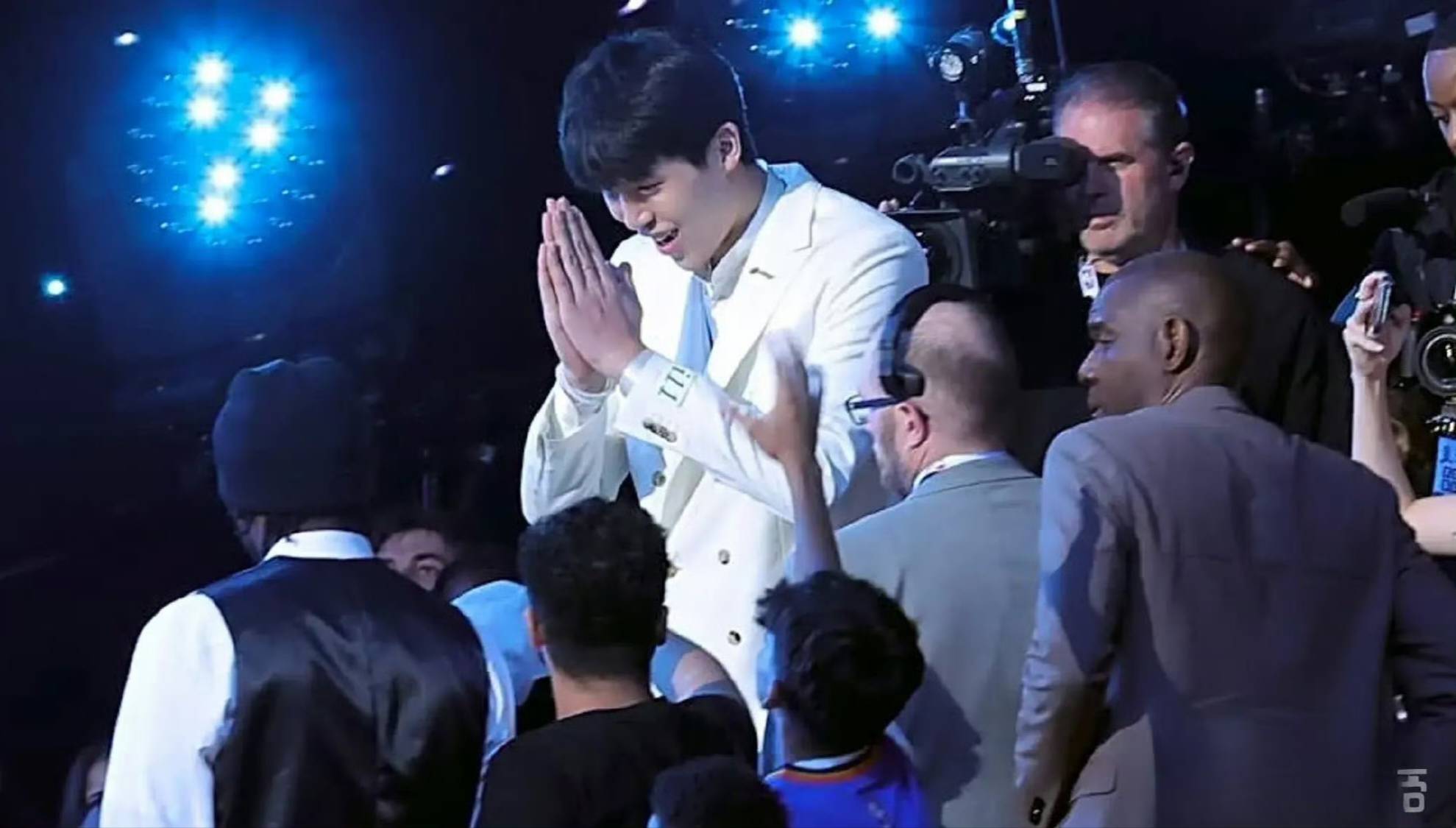 kaiyun中国官网赛地聚焦：CBA常规赛今晚热度飙升，巴黎圣日耳曼调整名单，悬念犹存，阵容厚度经受考验的简单介绍