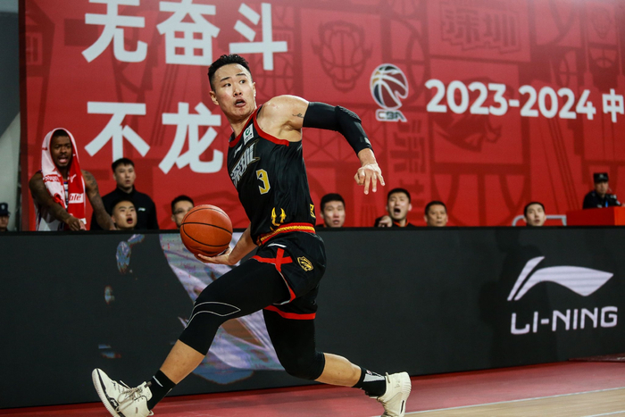 关于CBA常规赛倒计时；深圳男篮冲刺阶段伤情更新；细节引发关注；态度坚定；赛程密集仍需轮换的信息