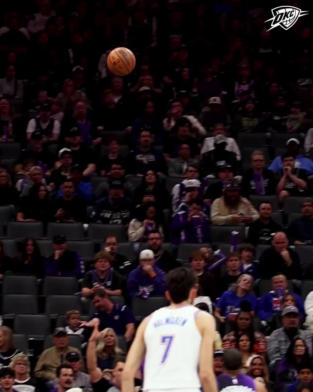 包含赛前足总杯焦点战，俄克拉荷马雷霆调整名单，话题不断，赛季目标并未改变的词条