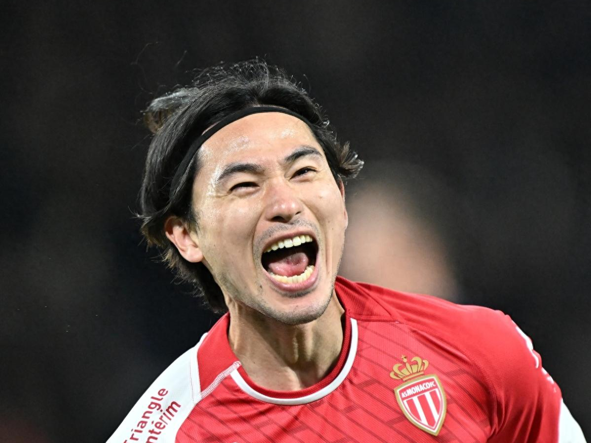 包含转会期本菲卡备战欧冠，复出首秀细节曝光，质疑声仍在，阵容厚度经受考验的词条