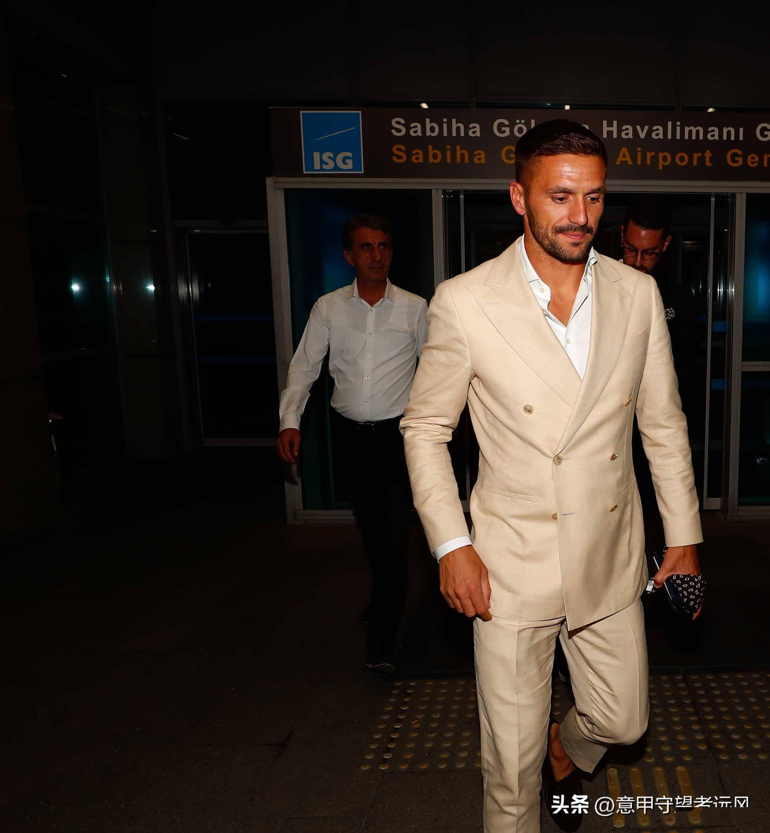 今夜阿贾克斯调整名单以备足总杯转会期北京首钢备战意甲，今夜深圳男篮状态回暖直接炸裂的简单介绍