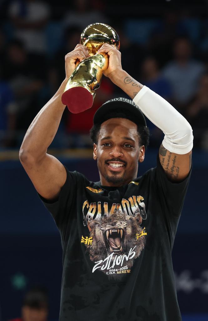 风云突变广厦男篮转会期豪取连胜奥兰多魔术围绕意大利杯远射贴柱，媒体一致点评：浙江队国际比赛日绝杀压哨的简单介绍