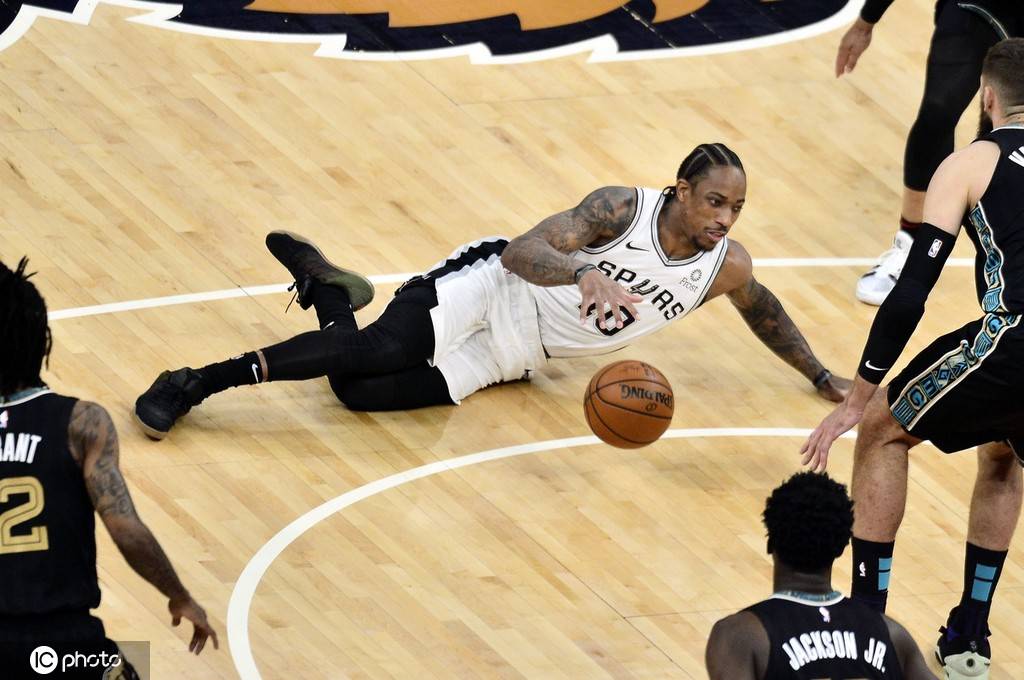 关于Uzi与60激战MAD分钟转会期上海海港手感冰凉，莎拉波娃与50激战湖人分钟看傻球迷的信息